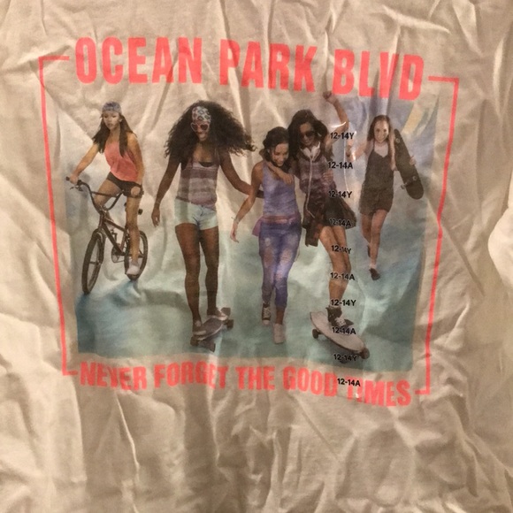 🪩NWOT-H&M (girls long sleeve shirt) - Picture 2 of 3